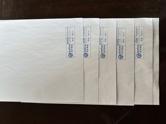 Carta offset non rivestita senza legno per la stampa di materiale di pasta di legno accettata in produzione