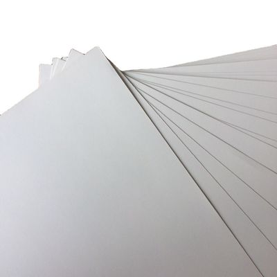 PE rivestito 250-350gm C2S/ GC2/ High Bulk Art Card Paper Roll per stampa e imballaggio