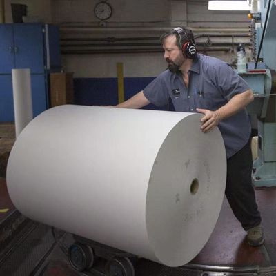 Ordine personalizzato 70/75/80gm Copia carta Jumbo Roll 850mm Dimensione bobina con 103±1 luminosità