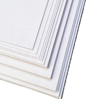 Fogli di cartone bianco con carta C2S Duplex