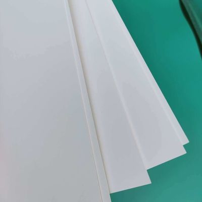 Fogli di cartone bianco con carta C2S Duplex