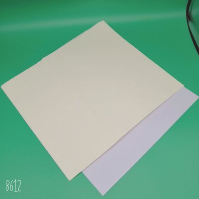 68 gm a 118 gm Carta di legno senza legno a colori cremosi per la stampa offset da Baiyun Mill